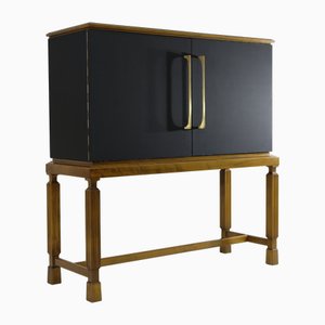 Mobile bar Art Déco in faggio e similpelle nera con maniglie in ottone, Svezia, anni '30