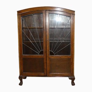 Kleine Art Deco Vitrine mit Eichentüren und Bleiglasfenstern