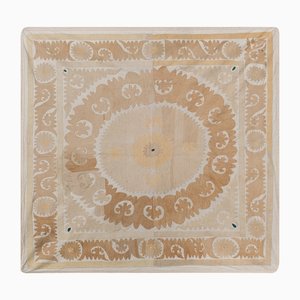 Decorazione da parete o tovaglia uzbeka Suzani beige e marrone con ricamo