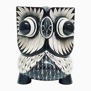 Búho de madera monocromo pintado a mano