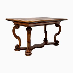 Mesa de comedor de estilo barroco con escena de marquetería, de finales del siglo XIX