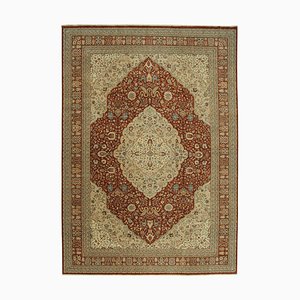 Orientalischer handgeknüpfter Wollteppich