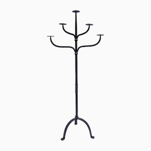 Candelabro de pie de hierro forjado, década de 1890
