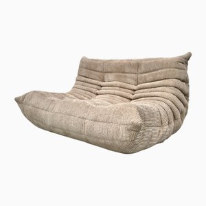 Sofá de dos plazas Togo francés de pana beige de Michel Ducaroy para Ligne Roset, años 70