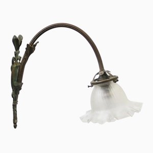 Französische Jugendstil Wandlampe aus Messing & Milchglas