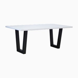 Table Fabriquée à la Main en Sapin Brossé Laqué Blanc avec Pieds en Fer