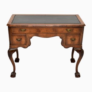 Escritorio con tablero de cuero de nogal, década de 1900