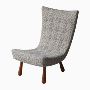 Sillón sueco moderno con patas en forma de club de madera de abedul y tela Tablu, años 40