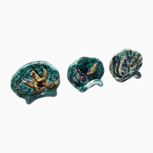 Handbemalte Vintage Steinguthaken zur Wandmontage, Albisola, Italien, 1950er, 3er Set