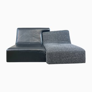 Divano a due posti Confluences in pelle nera e tessuto di Ligne Roset