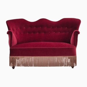 Dänisches Vintage Zwei-Sitzer Sofa aus kirschrotem Möbelvelours und Eschenholz, 1950er