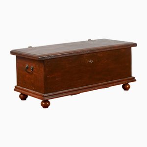 Petit Coffre avec Pieds en Forme d'Oignon, 20ème Siècle