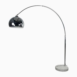 Mid-Century Bogen Stehlampe auf Marmorbasis im Stil von Harvey Guzzini, 1970er