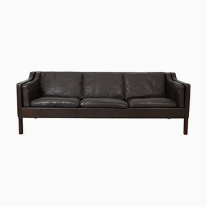 2213 Drei-Sitzer Sofa aus Dunkelbraunem Leder von Børge Mogensen, 1980er
