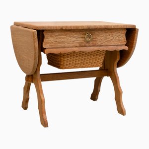 Dänischer Couch- oder Nähtisch aus Eiche & Rattan, 1970er