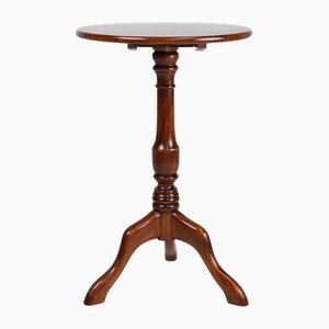 Small English Round Tilt Top Table in Oak