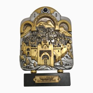 Frank Meisler, Escultura en bajo relieve, años 80, Metal y mármol