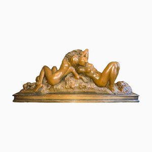 Escultura de frutas y mujeres desnudas de Bacchantes atribuida a Jef Lambeau, década de 1900