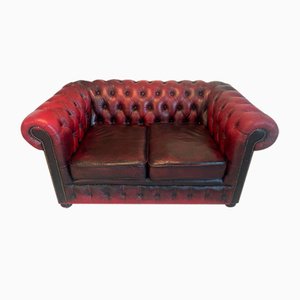 Chesterfield Club Sofa in Ochsenblut Farbe