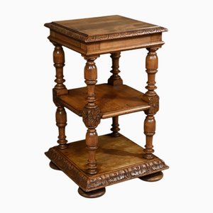 Kleiner Wohnzimmertisch aus Nussholz