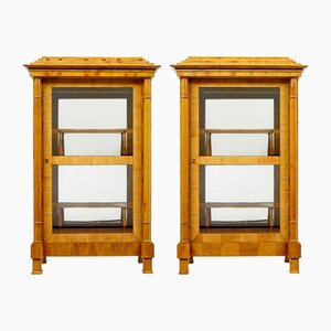 Antike Biedermeier Vitrinen aus glasiertem Ulmenholz, 1840, 2er Set