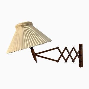 Lampada da parete Mid-Century in teak di Kaare Klint per Le Klint, Danimarca, anni '60