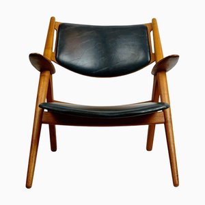Sedia CH28 in teak e pelle nera di Hans Wegner per Carl Hansen, Scandinavia, anni '50