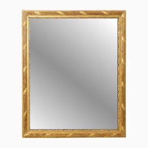 Espejo de pared antiguo pequeño rectangular con marco de madera dorada con pan de oro tallado, siglo XVIII
