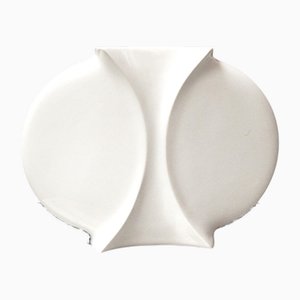 Minimalistische Schol Vase aus weiß glasiertem Porzellan von Jan van der Vaart, Niederlande, 1987