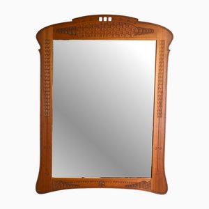 Espejo modernista de madera finamente cincelada