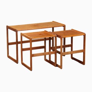 Tavolini da caffè vintage impiallacciati in teak, Inghilterra, anni '60, set di 3