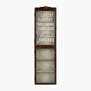 Optiker Wandvitrine aus patiniertem Massivholz