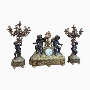 Französischer Kerzenhalter und Uhrengarnitur aus Vergoldeter Bronze, 19. Jh., 3er Set