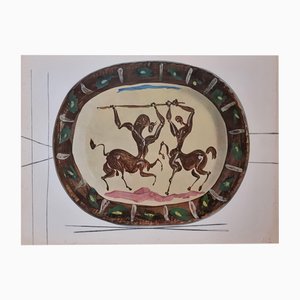 Lámina que representa un plato de Pablo Picasso Vallauris con la batalla de los centauros de Albert Skira, mediados del siglo XX