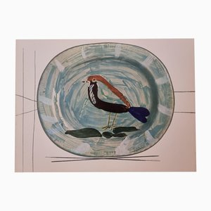 Estampe Représentant Pablo Picasso Vallauris Assiette avec Oiseau de Albert Skira, Milieu du 20ème Siècle