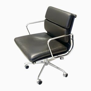 Sedia morbida postmoderna in pelle nera di Charles & Ray Eames per ICF, anni '70