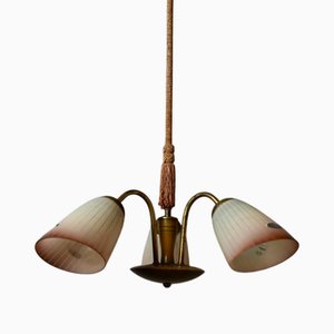Modernistische Mid-Century Kronleuchter mit 3 Leuchten aus Messing, Holz & Opalglas von Lacroix, Frankreich, 1950er