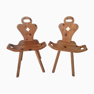 Taburetes de parto españoles de madera de pino, años 50. Juego de 2