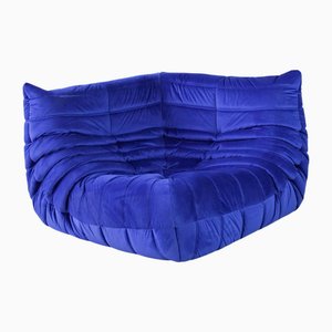 Sedia angolare Togo in velluto blu di Michel Ducaroy per Ligne Roset