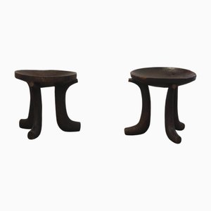 Taburetes Oromo etíopes tallados a mano, década de 1890. Juego de 2