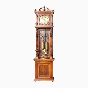 Antike Standuhr aus Holz