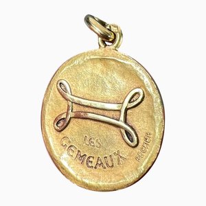 Französischer Sternzeichen Gemini Starsign 18 Karat Gelbgold Anhänger von Becker, 1950er