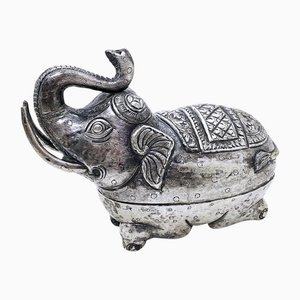 Caja grande de plata con elefante del sudeste asiático Mid-Century
