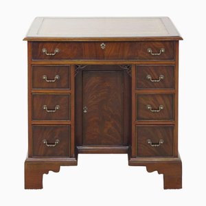Georgian Revival Knee Hole Desk in Mahogany, 1920s