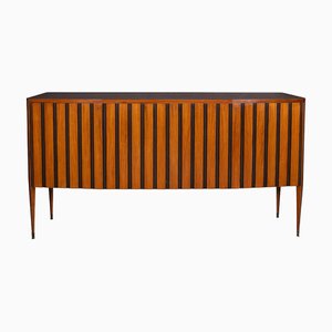 Bufet italiano Mid-Century de madera de rayas de Paolo Buffa, años 50