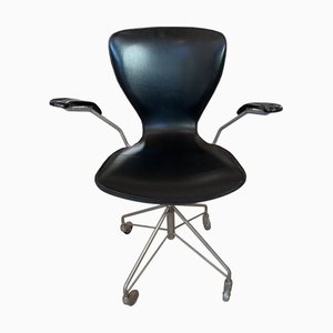 Silla de escritorio giratoria modelo 3217 en negro de Jacobsen para Fritz Hansen, años 50