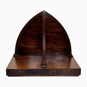 Kleines gotisches geistliches Kloster, Anfang des 19. Jahrhunderts, Wandregal mit Buchstützen