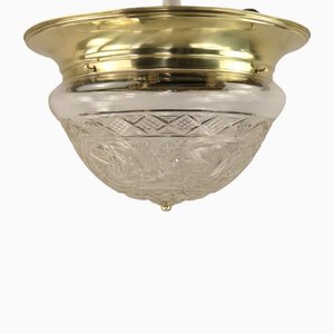 Große Art Deco Deckenlampe aus Messing mit handgeschliffenem Bleikristallschirm, Österreich, 1920er