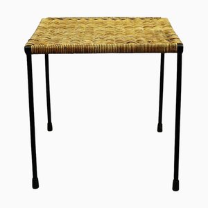 Mesa auxiliar austriaca Mid-Century de acero negro y mimbre atribuida a Carl Auböck, años 50