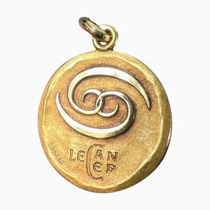 Französischer Sternzeichen Krebs Sternzeichen Anhänger aus 18 Karat Gelbgold von Becker, 1950er